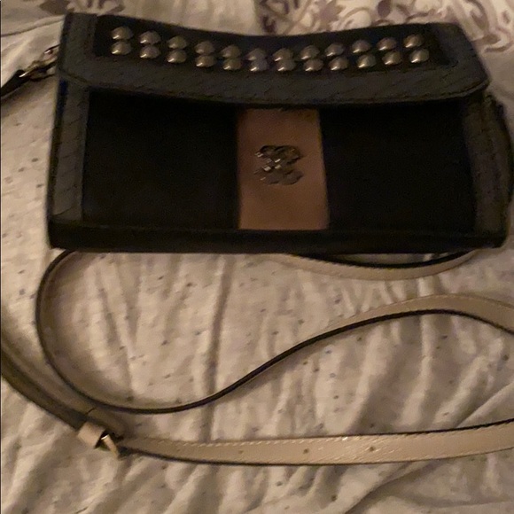 Guess purse - Picture 3 of 3